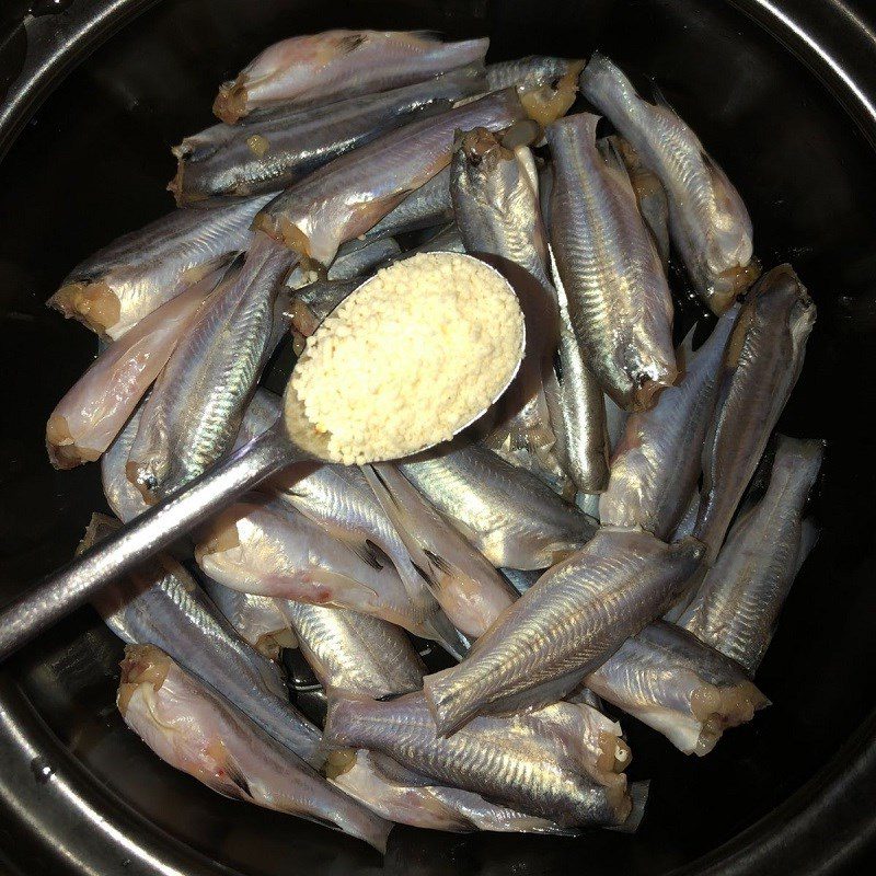 Step 2 Marinate the fish Fish with turmeric braised