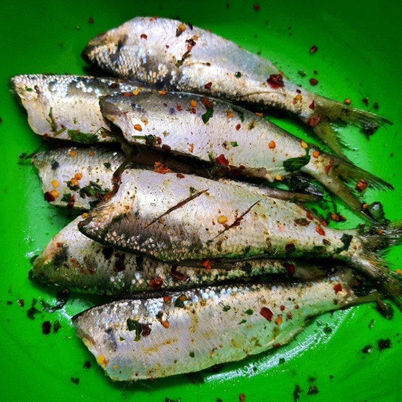 Step 2 Marinate the fish Grilled sardines with basil using an air fryer