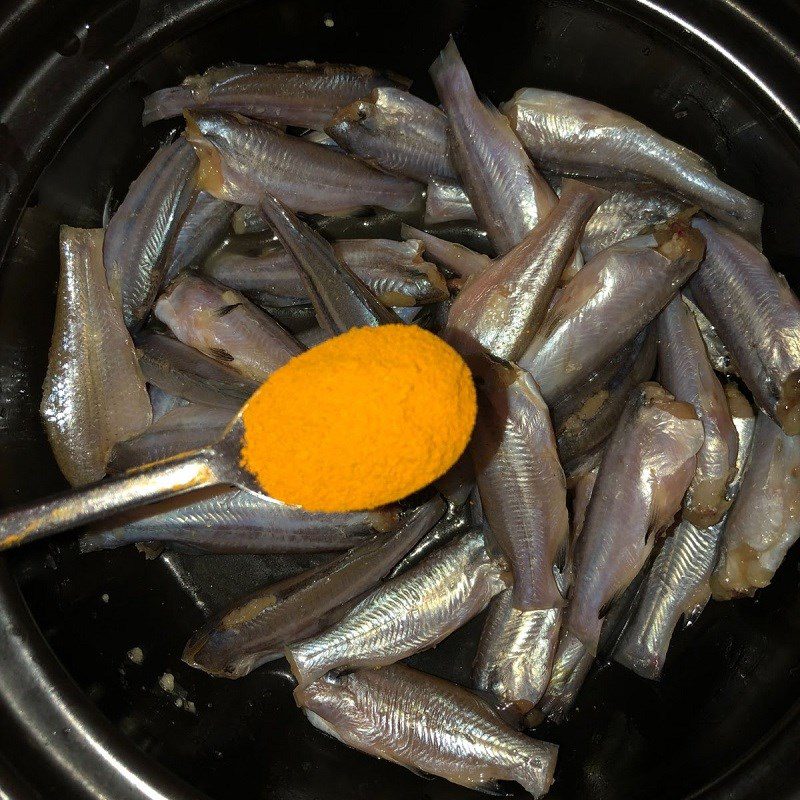 Step 2 Marinate the fish Fish with turmeric braised