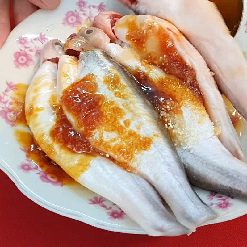Step 2 Marinate the Fish for Snakehead Fish in Light Sauce