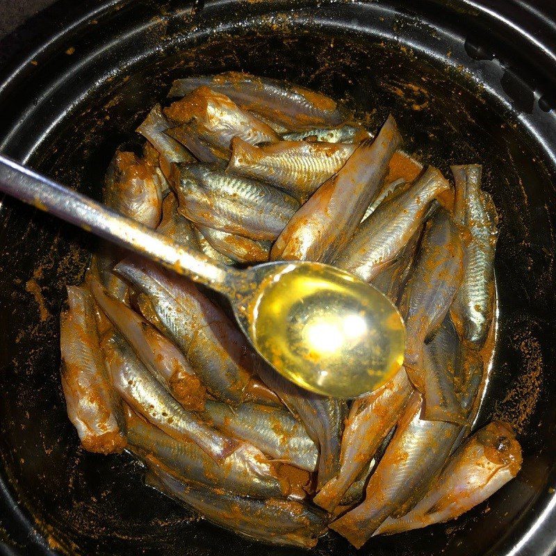 Step 2 Marinate the fish Fish with turmeric braised