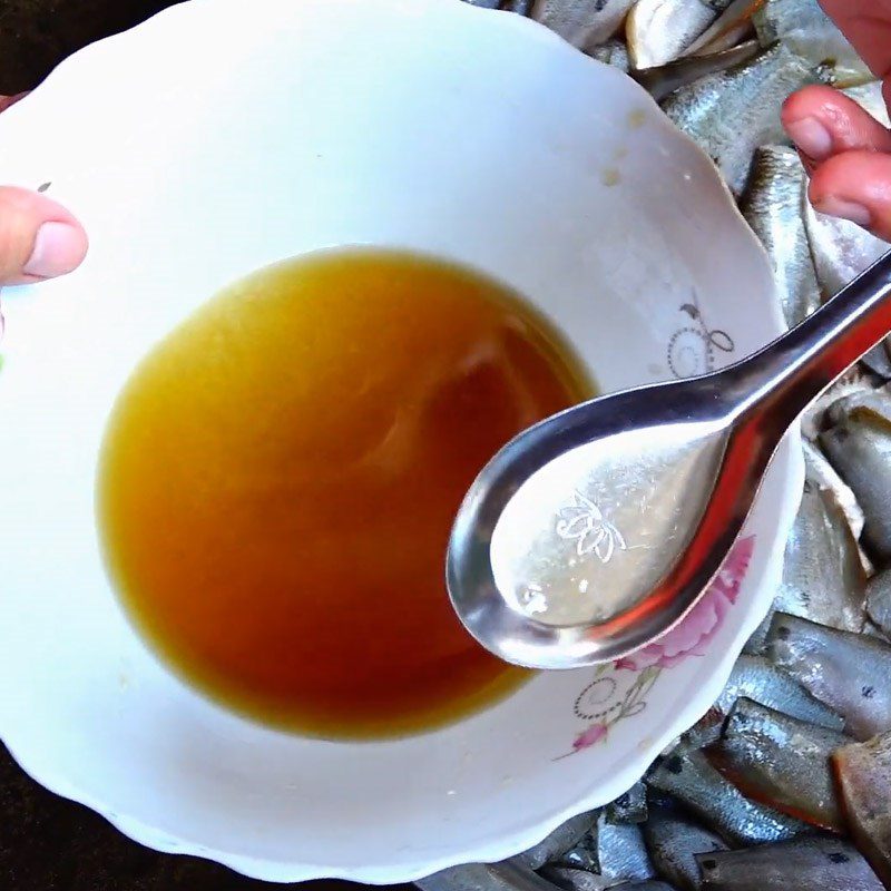 Step 2 Marinating fish Dried butterfly fish