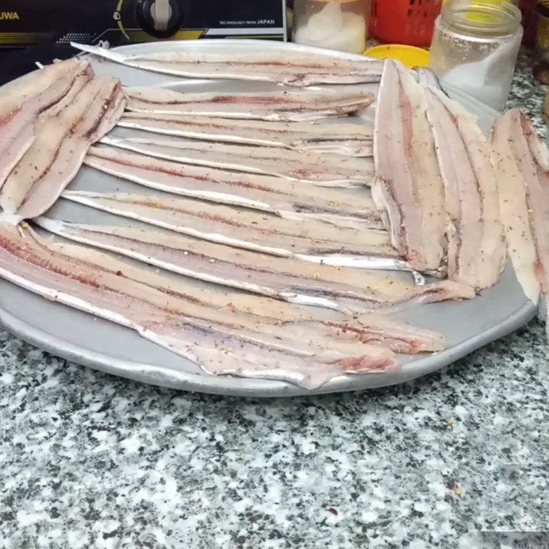 Step 2 Marinate dried fish