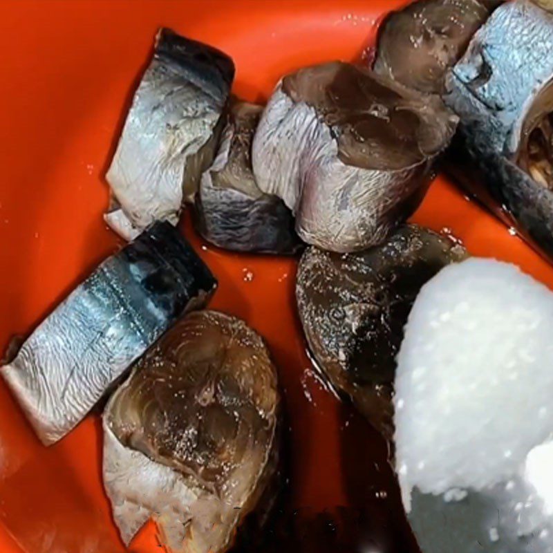 Step 2 Marinate the fish Braised Tuna with Soy Sauce