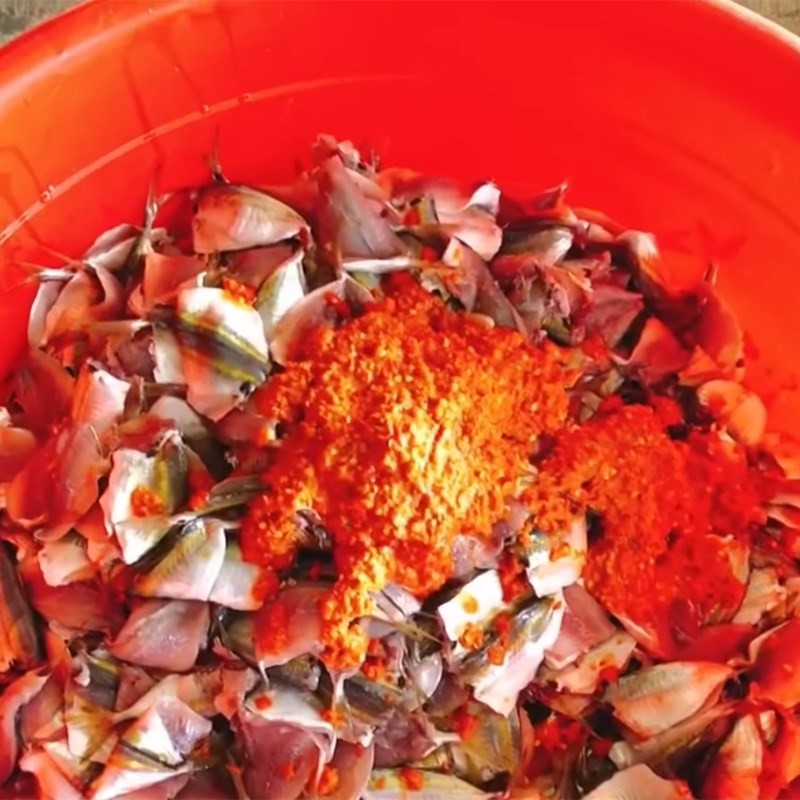 Step 2 Marinate sun-dried fish