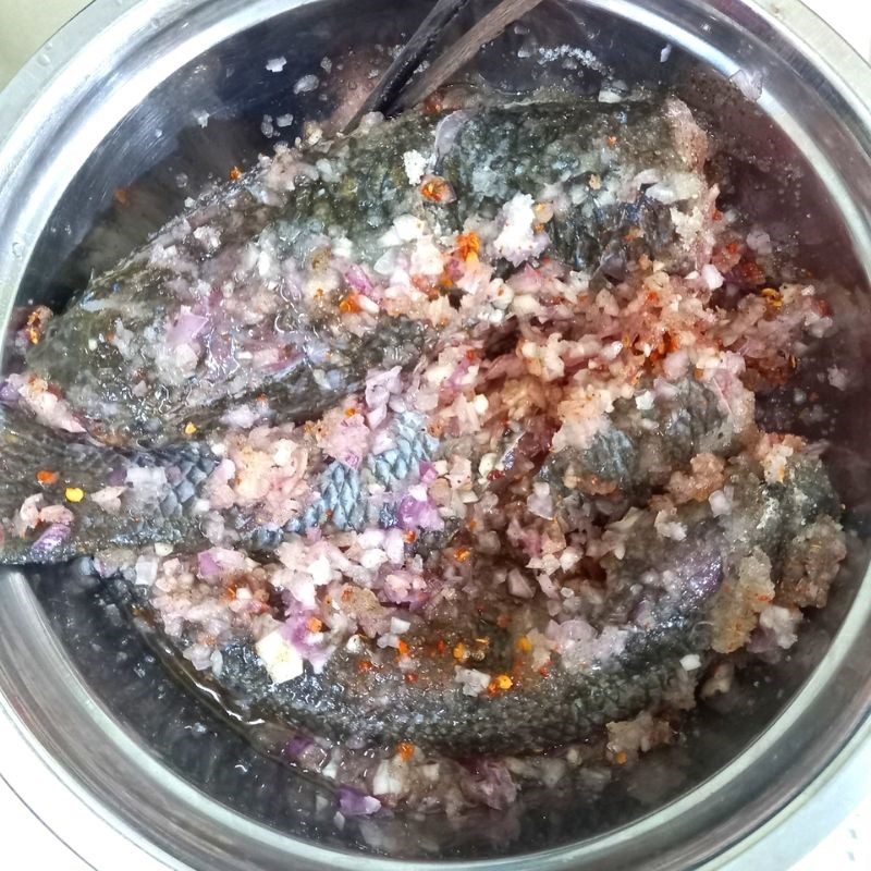 Step 2 Marinate the snakehead fish for snakehead fish with vermicelli