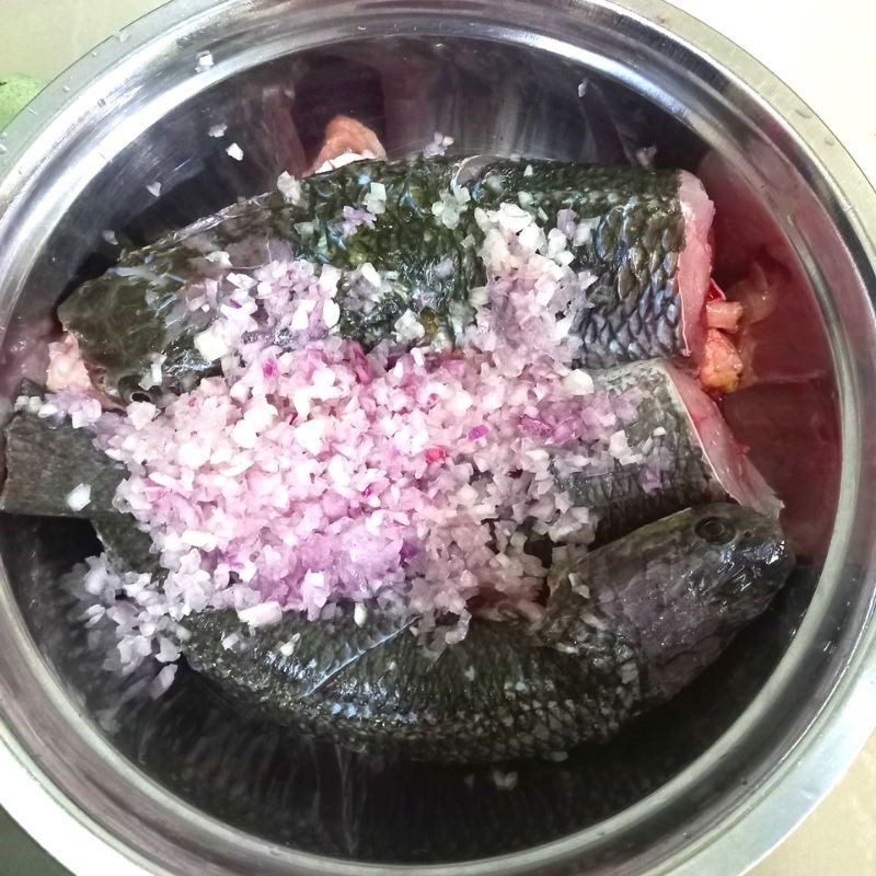Step 2 Marinate the snakehead fish for snakehead fish with vermicelli