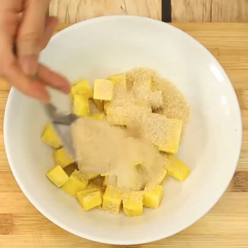 Step 3 Marinate with sugar for lotus root and sweet potato dessert