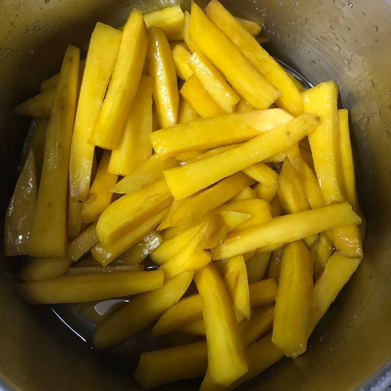 Step 3 Marinate with sugar Sweet potato jam