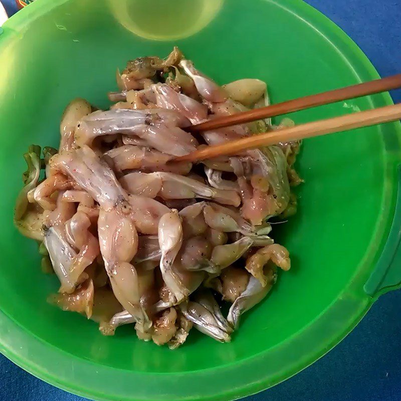 Step 2 Marinating the frog Dry frog