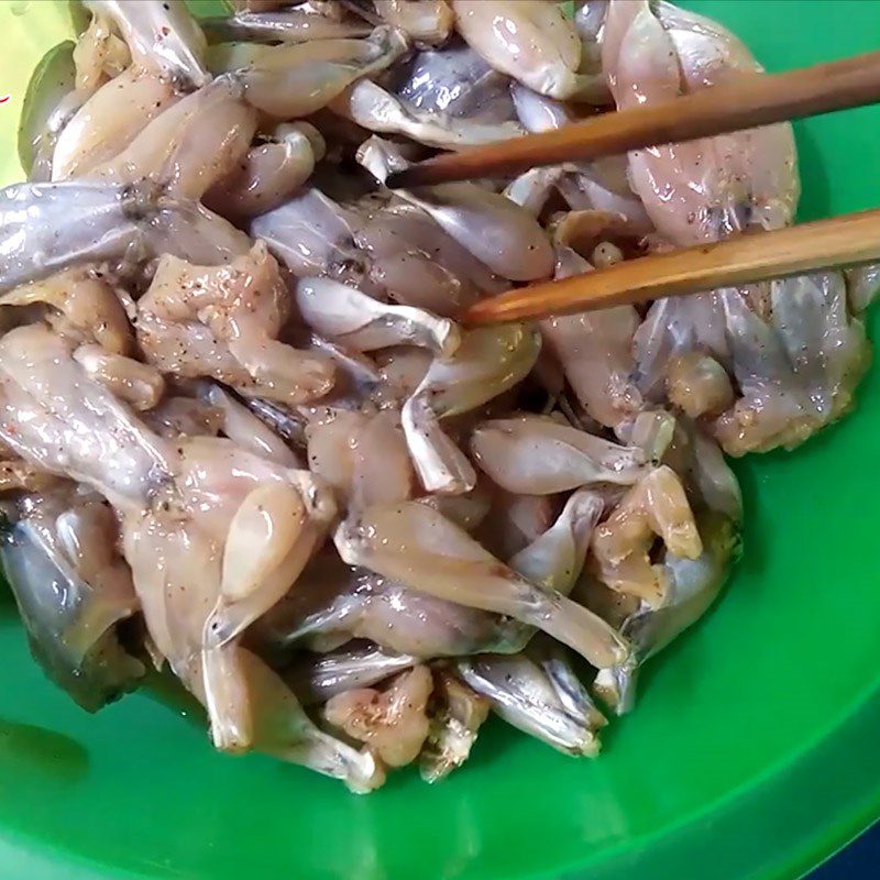 Step 2 Marinating the frog Dry frog
