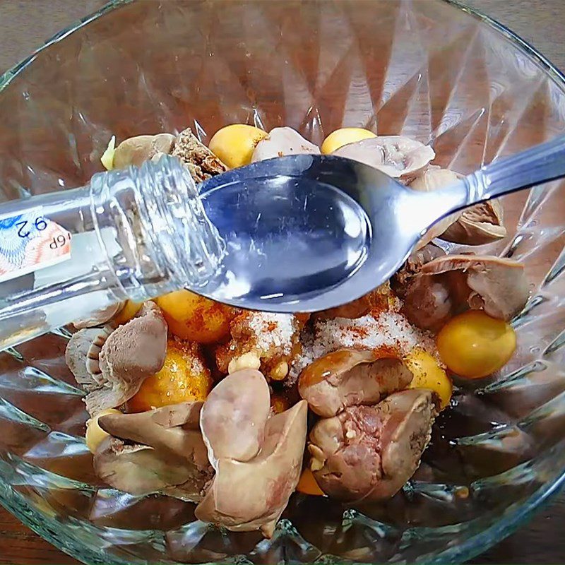 Step 4 Marinate chicken intestines Sticky rice with chicken intestines and quail eggs