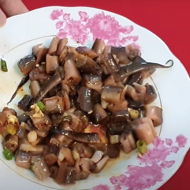 Step 2 Marinate the eel Eel cooked with pepper