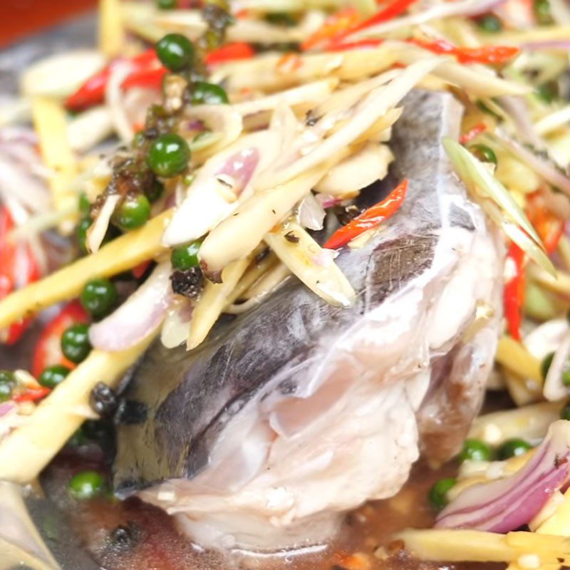 Step 3 Marinate the tuna eyes Ocean tuna eyes stewed with green pepper