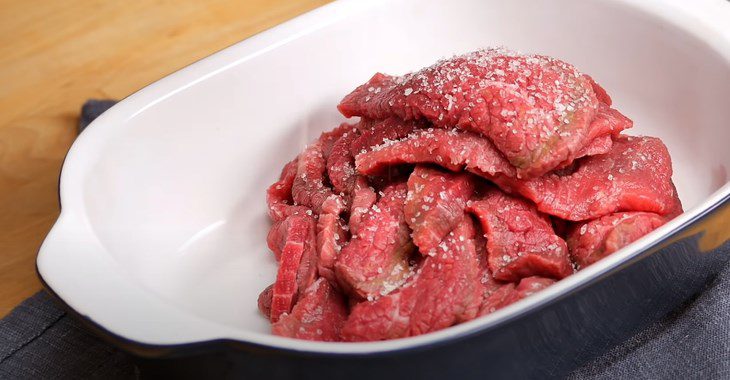 Step 4 Marinate the meat for Sichuan hot pot