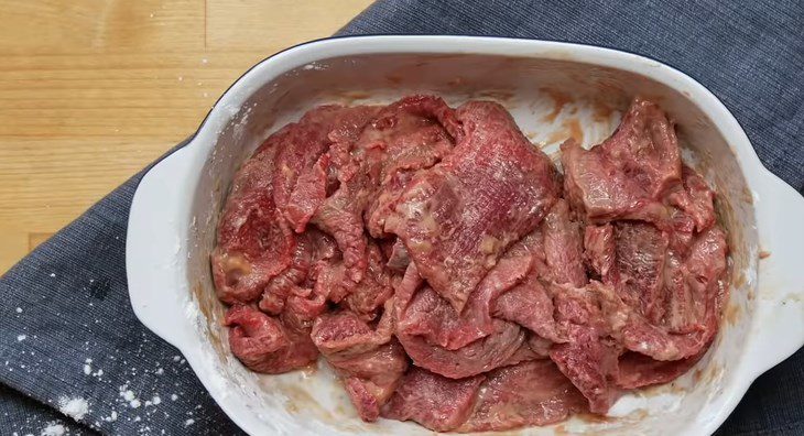 Step 4 Marinate the meat for Sichuan Hot Pot