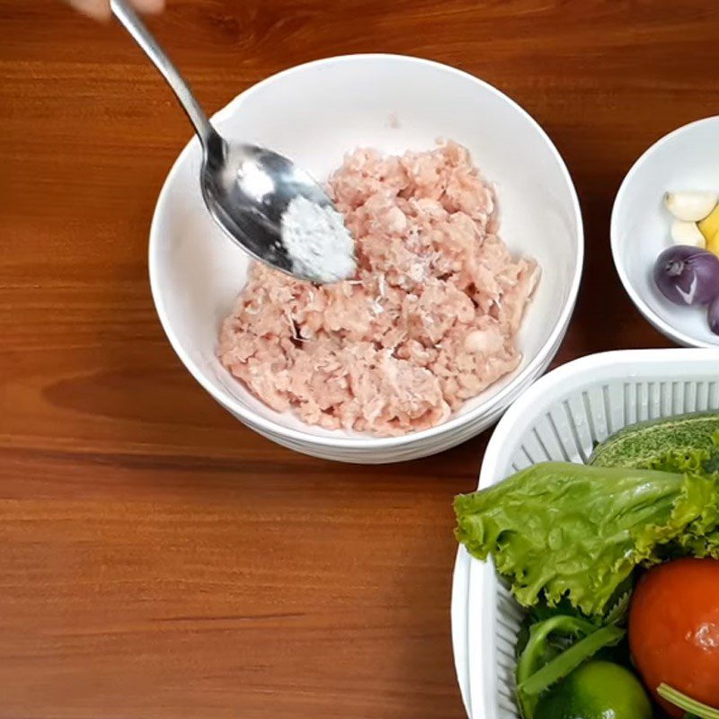 Step 1 Marinate minced meat for Sweet and Sour Vermicelli Salad