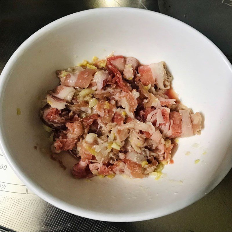 Step 2 Marinate the beef Beef stir-fried with carrots