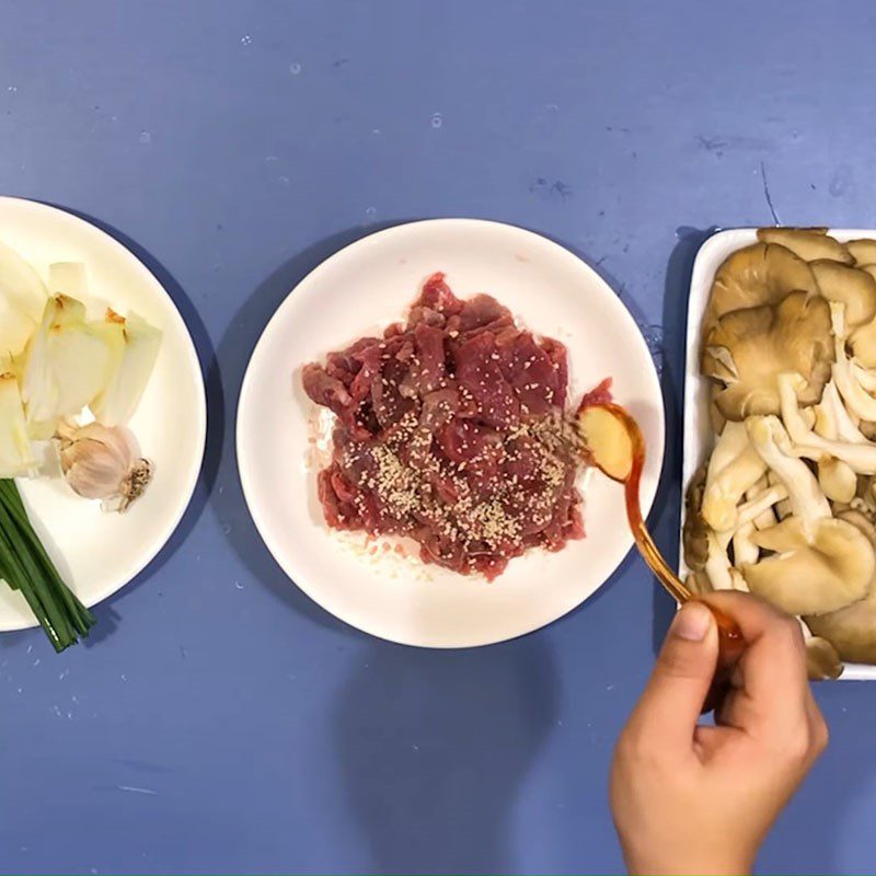Step 2 Marinate the beef Stir-fried Beef with King Oyster Mushrooms