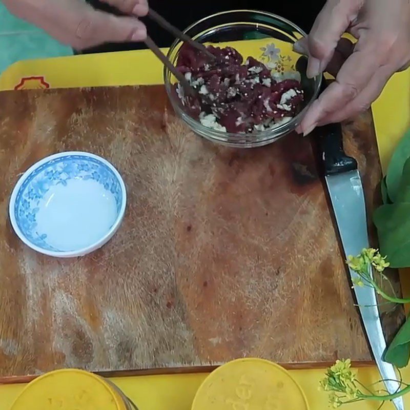 Step 3 Marinating beef with spices Stir-fried beef with broccoli