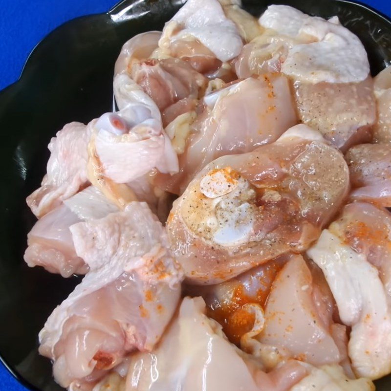 Step 2 Marinate the chicken Chicken stewed with Vietnamese coriander
