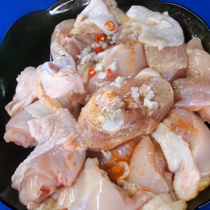 Step 2 Marinate the chicken Chicken stewed with Vietnamese coriander