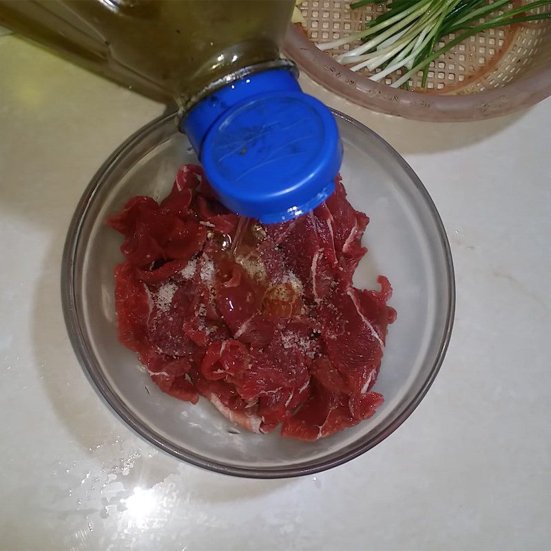Step 3 Marinate the buffalo meat Buffalo meat stir-fried with onions