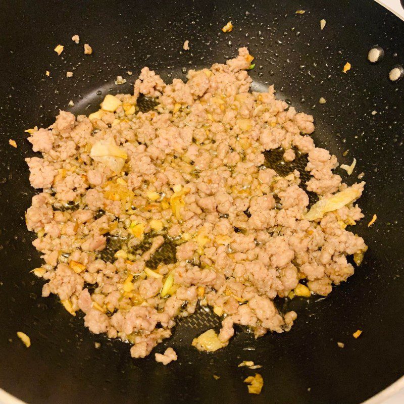 Step 5 Marinate ground meat Dry noodle soup (recipe shared by users)