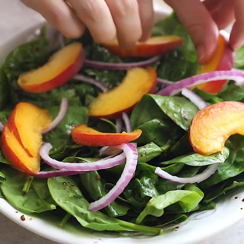 Step 4 Mix the salad Peach spinach salad