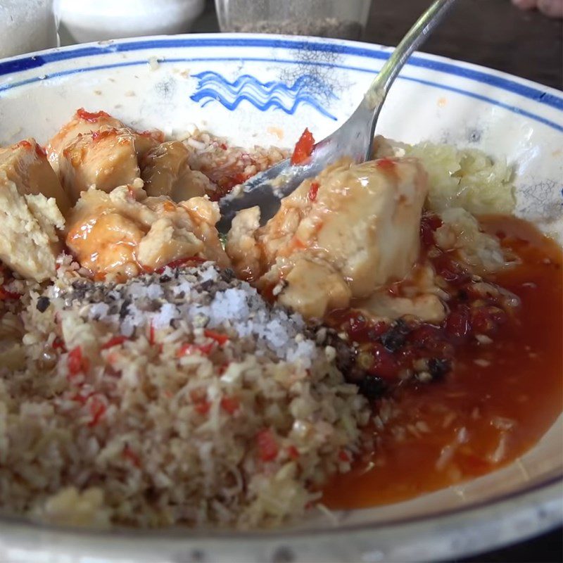 Step 3 Marinating and Stir-frying Crab Crab Hotpot with Fermented Tofu