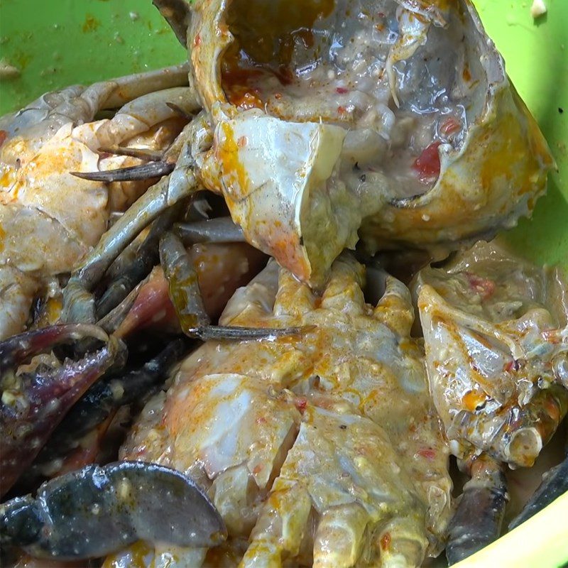 Step 3 Marinating and Stir-frying Crab Crab Hotpot with Fermented Tofu