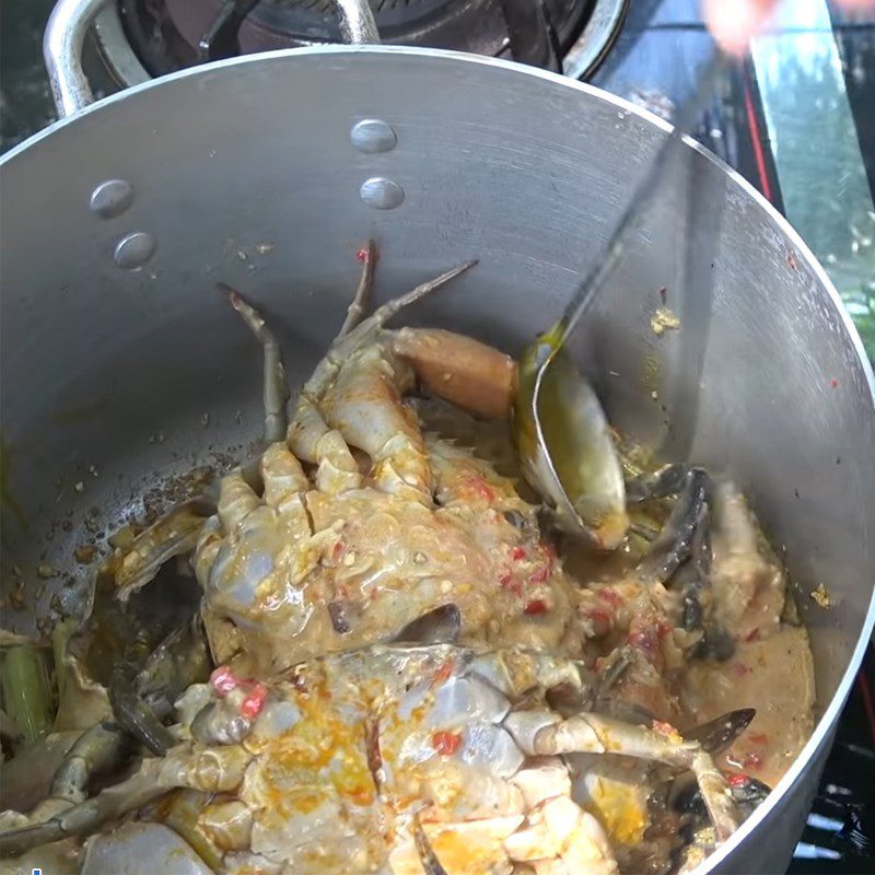 Step 3 Marinating and Stir-frying Crab Crab Hotpot with Fermented Tofu