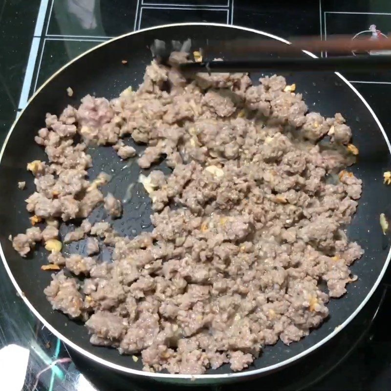 Step 4 Marinate and stir-fry minced frog meat Frog porridge