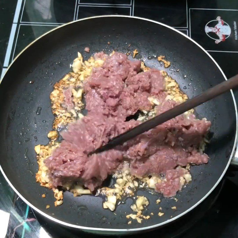 Step 4 Marinate and stir-fry minced frog meat Frog porridge