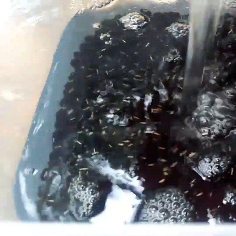 Step 1 Wash thoroughly, soak black beans and sticky rice Black Bean Sticky Rice - White Sticky Rice