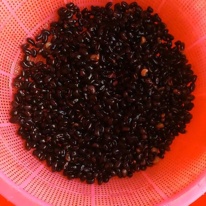 Step 1 Clean and cook black beans Corn bursting black beans