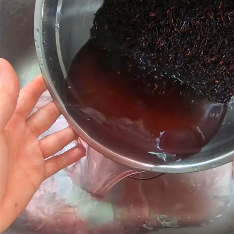 Step 1 Wash and Dry the Sticky Black Rice Sticky Rice with Coconut Milk