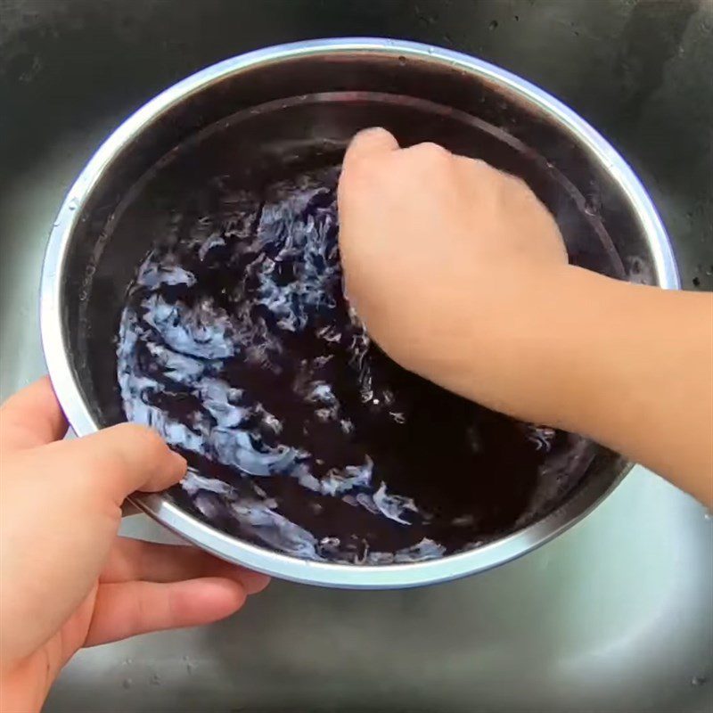 Step 1 Wash and Dry the Sticky Black Rice Sticky Rice with Coconut Milk