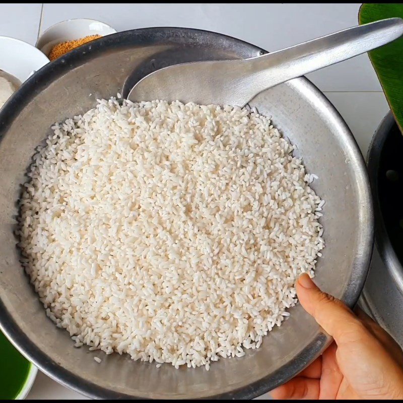 Step 1 Wash and soak sticky rice for Taro Sticky Rice with Pandan Leaves