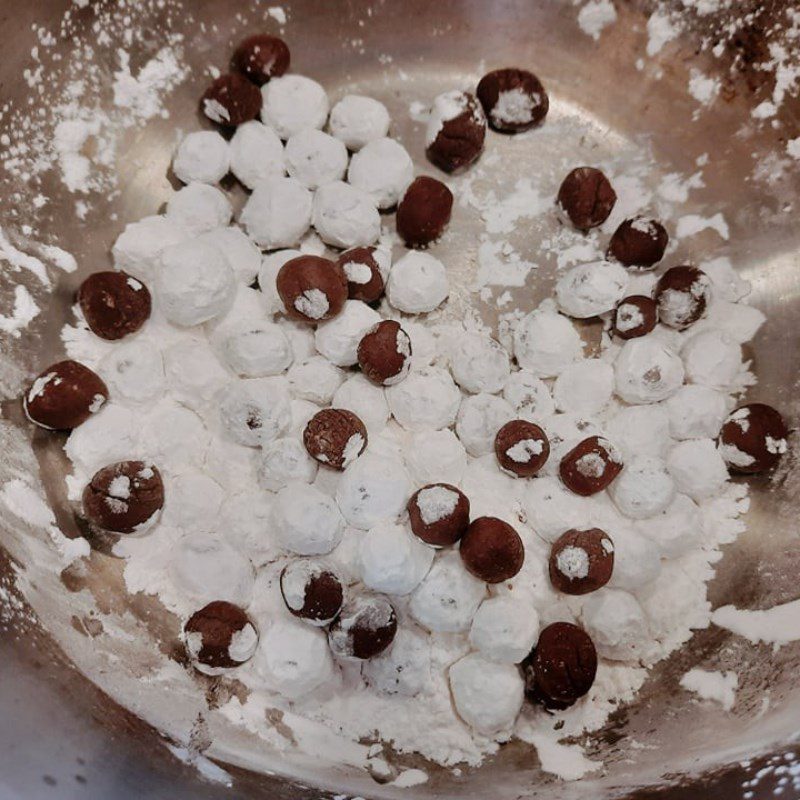 Step 3 Shaping tapioca pearls from glutinous rice flour