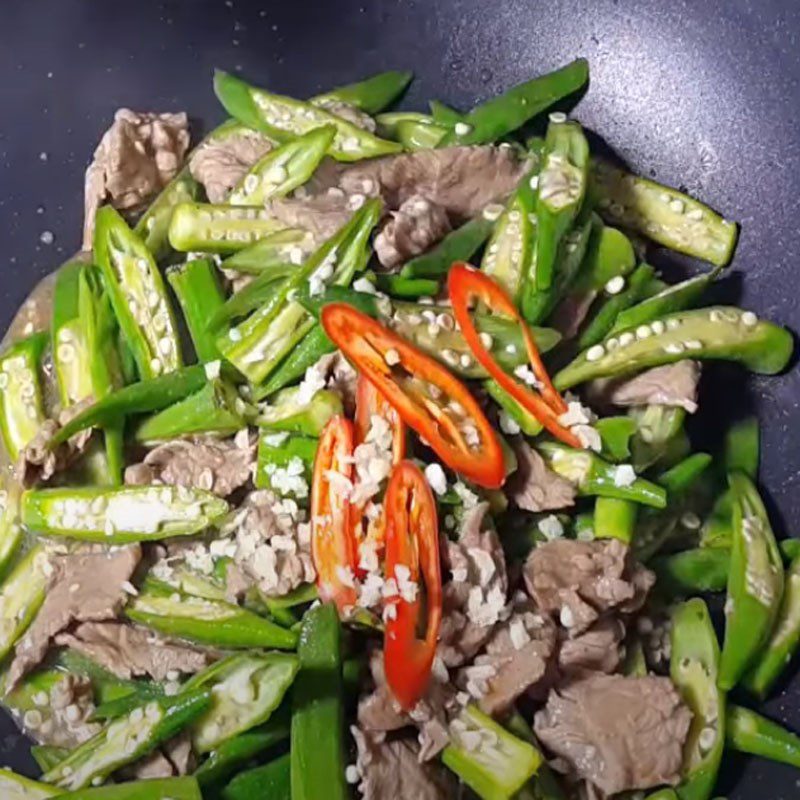 Step 4 Stir-fried okra with beef Okra stir-fried with beef