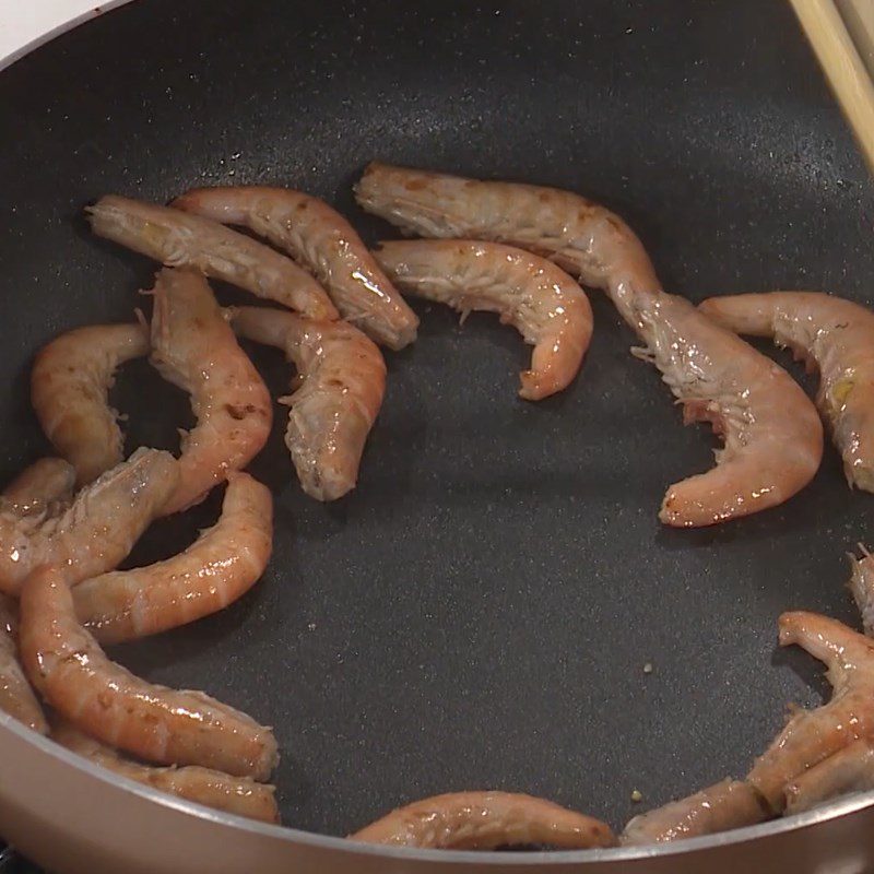 Step 4 Stir-fried shrimp and squid for Seafood Pancakes