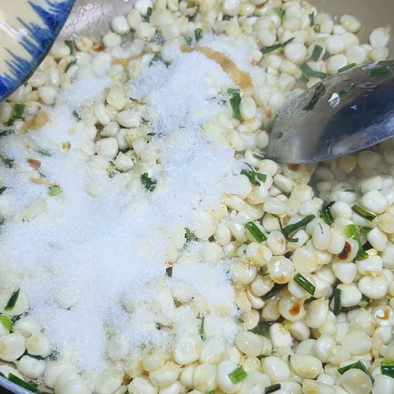 Step 3 Stir-fry corn Fried corn with scallion oil