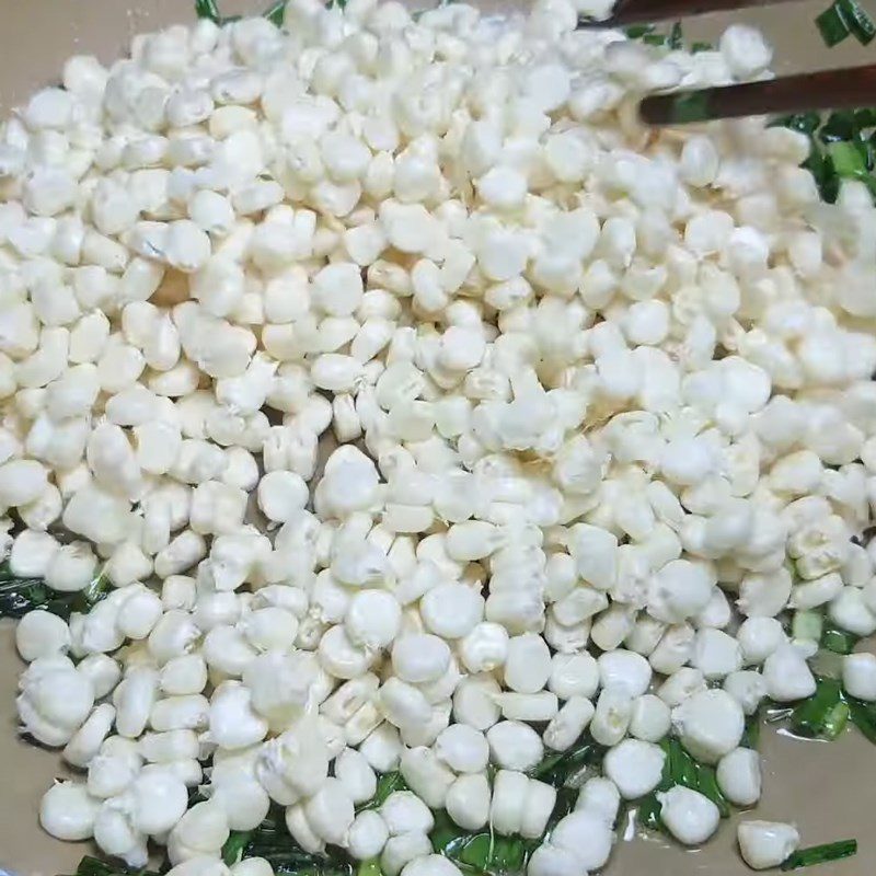 Step 3 Stir-fry corn Fried corn with scallion oil