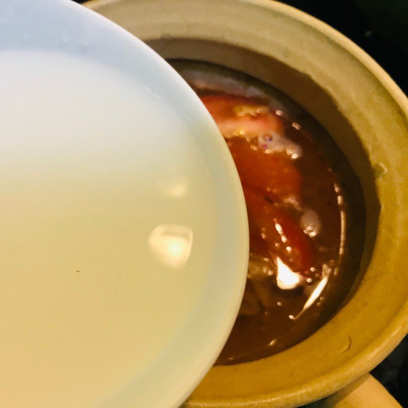 Step 2 Sautéing tomatoes for octopus dipping in rice water