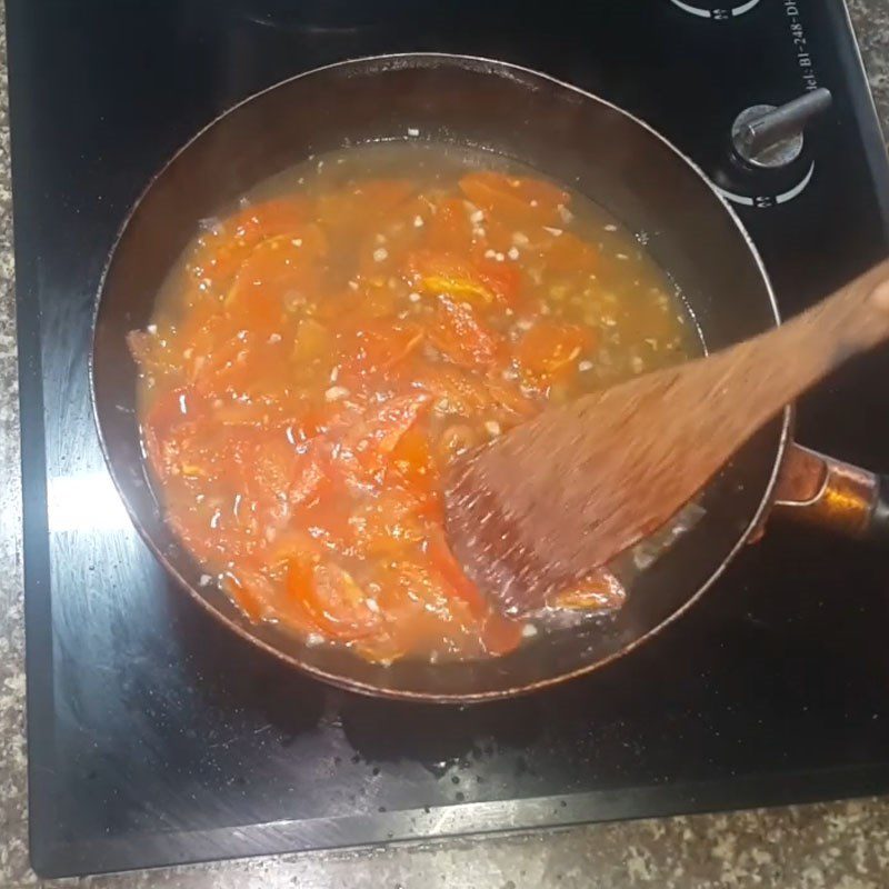 Step 3 Sauté tomatoes Dried shrimp with tomato sauce
