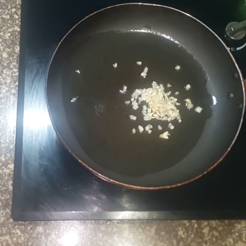 Step 3 Sauté tomatoes Dried shrimp with tomato sauce