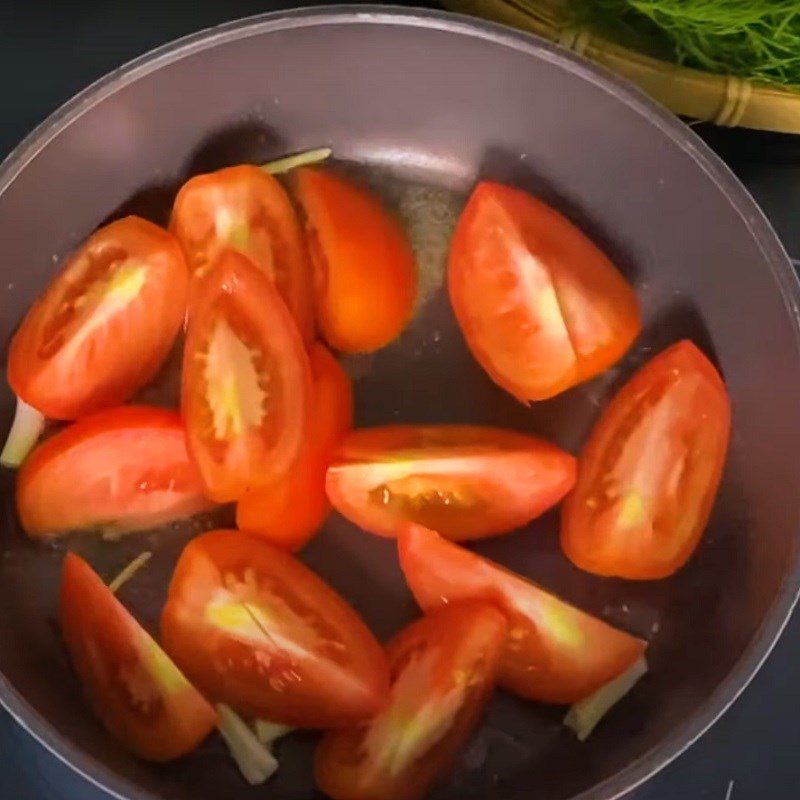 Step 3 Sauté the tomatoes Crab soup with vegetables