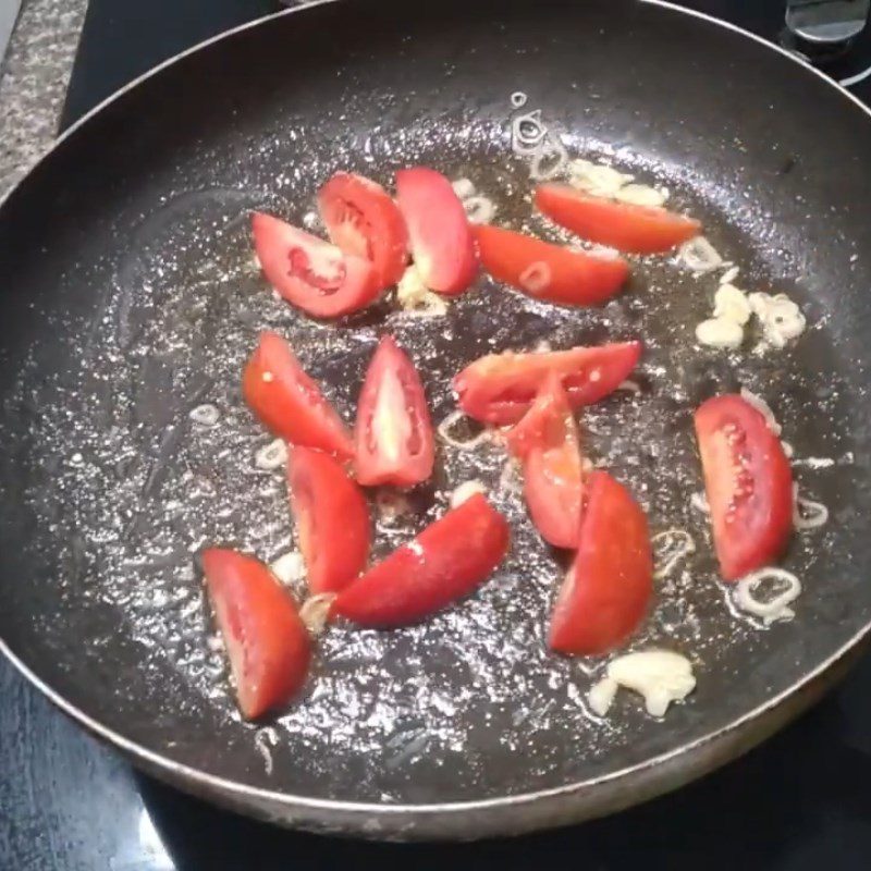 Step 2 Stir-fried tomatoes