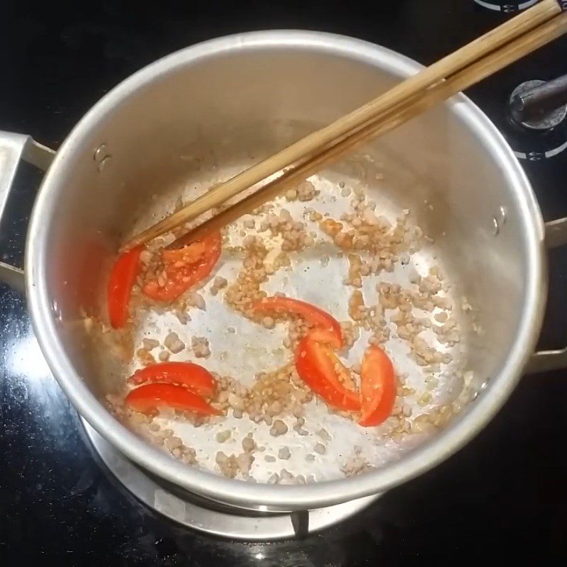 Step 2 Sautéed Tomato and Greens Rice Noodles with Minced Meat